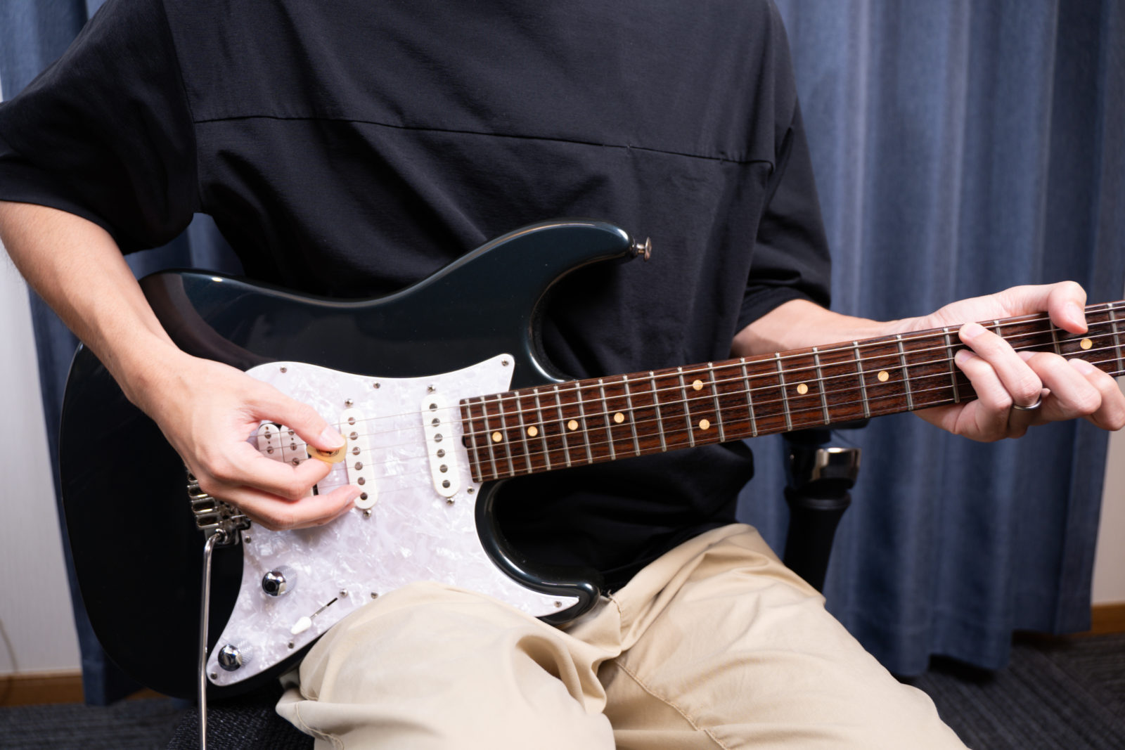 Rasical Chair Elite ギター演奏1