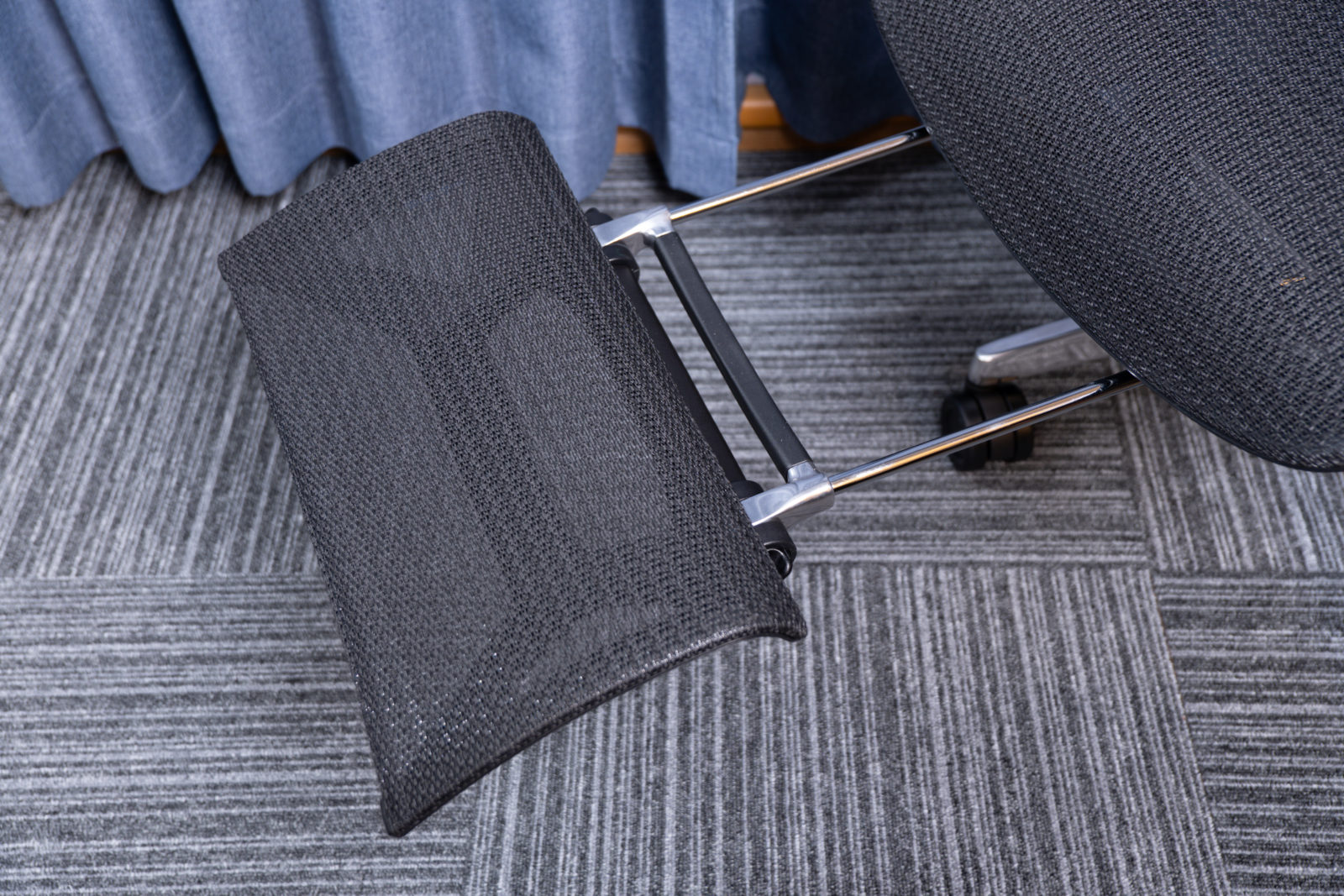 Rasical Chair Elite 足を伸ばせる収納型フットレスト