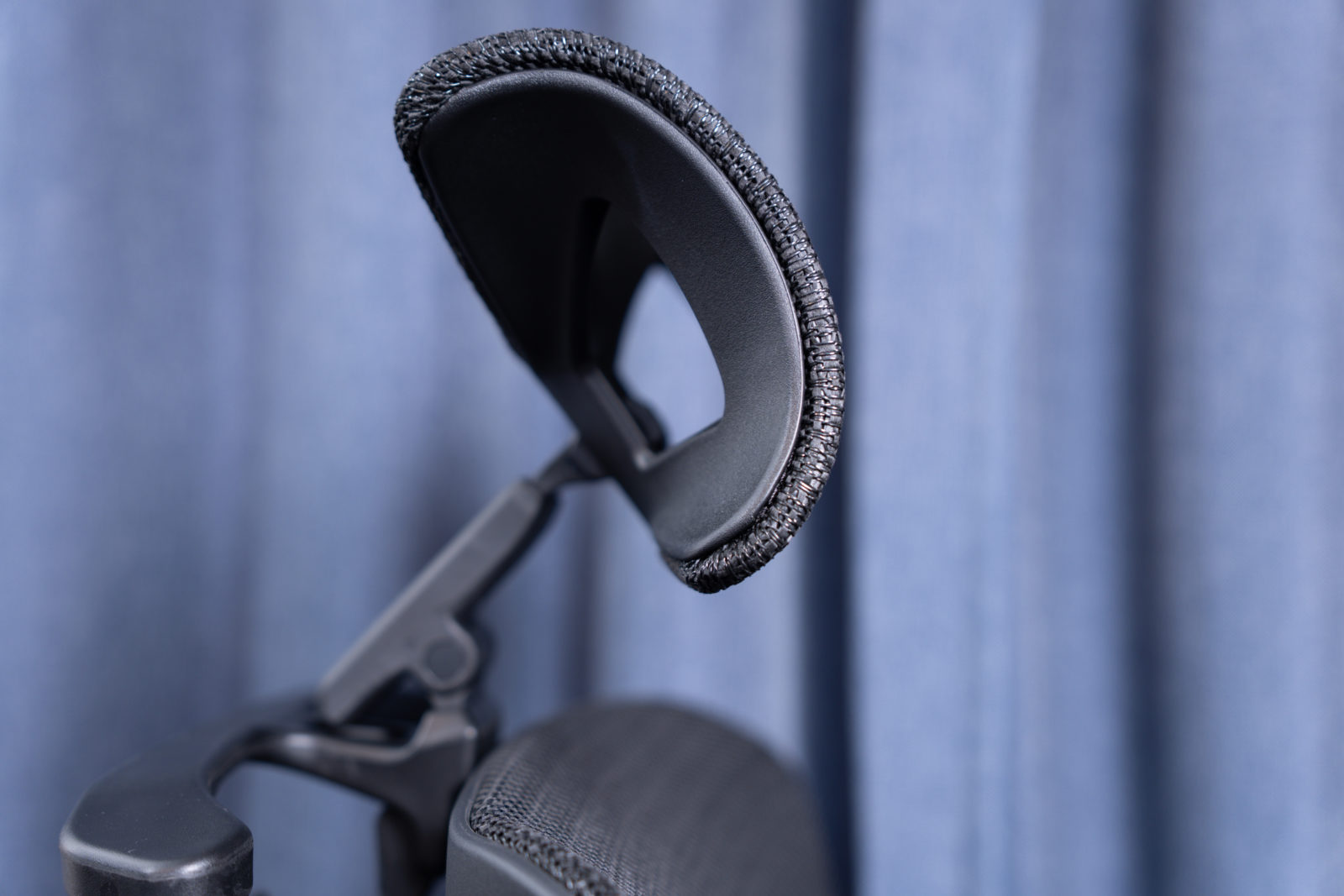 Rasical Chair Elite 上下角度（後側）70° / 4段階 上向