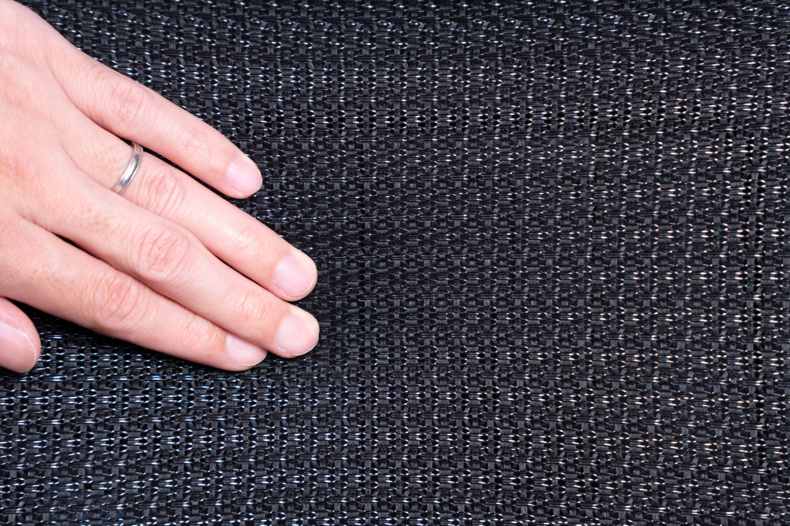 Rasical Chair Elite プレミアムフィットメッシュは柔らかく体にフィットする張地