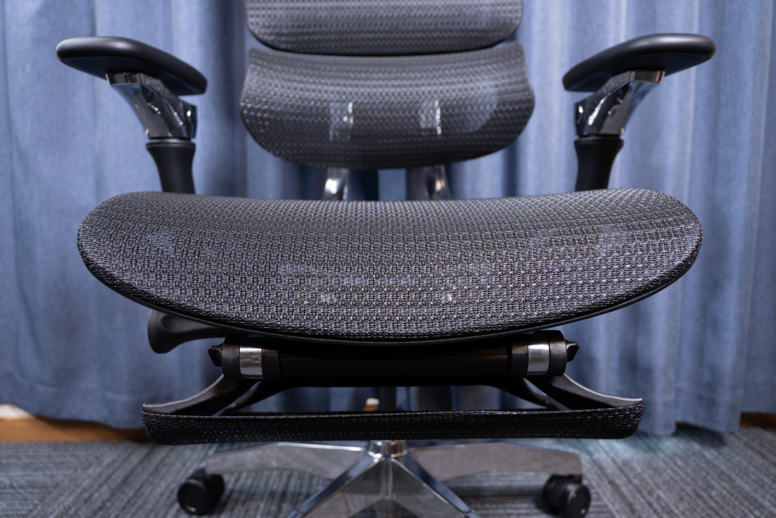 Rasical Chair Elite 座面カーブ構造で太ももの圧迫感を軽減