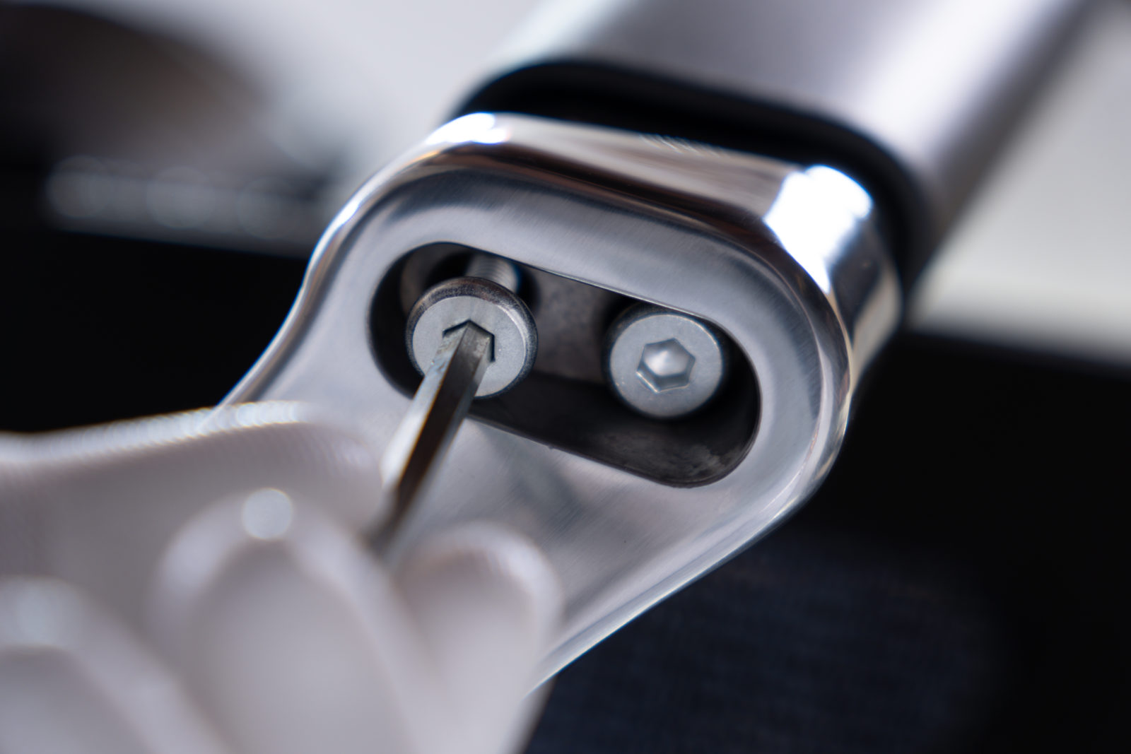 Rasical Chair Elite アームレスト ネジ固定