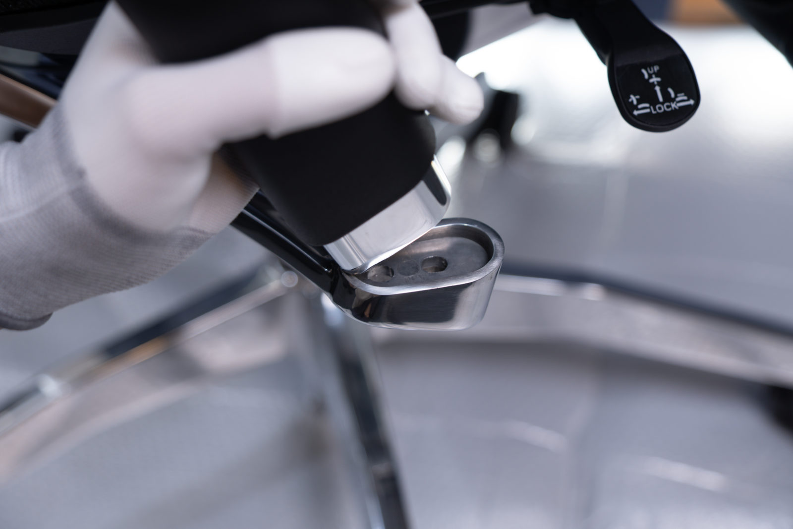 Rasical Chair Elite アームレスト取り付け