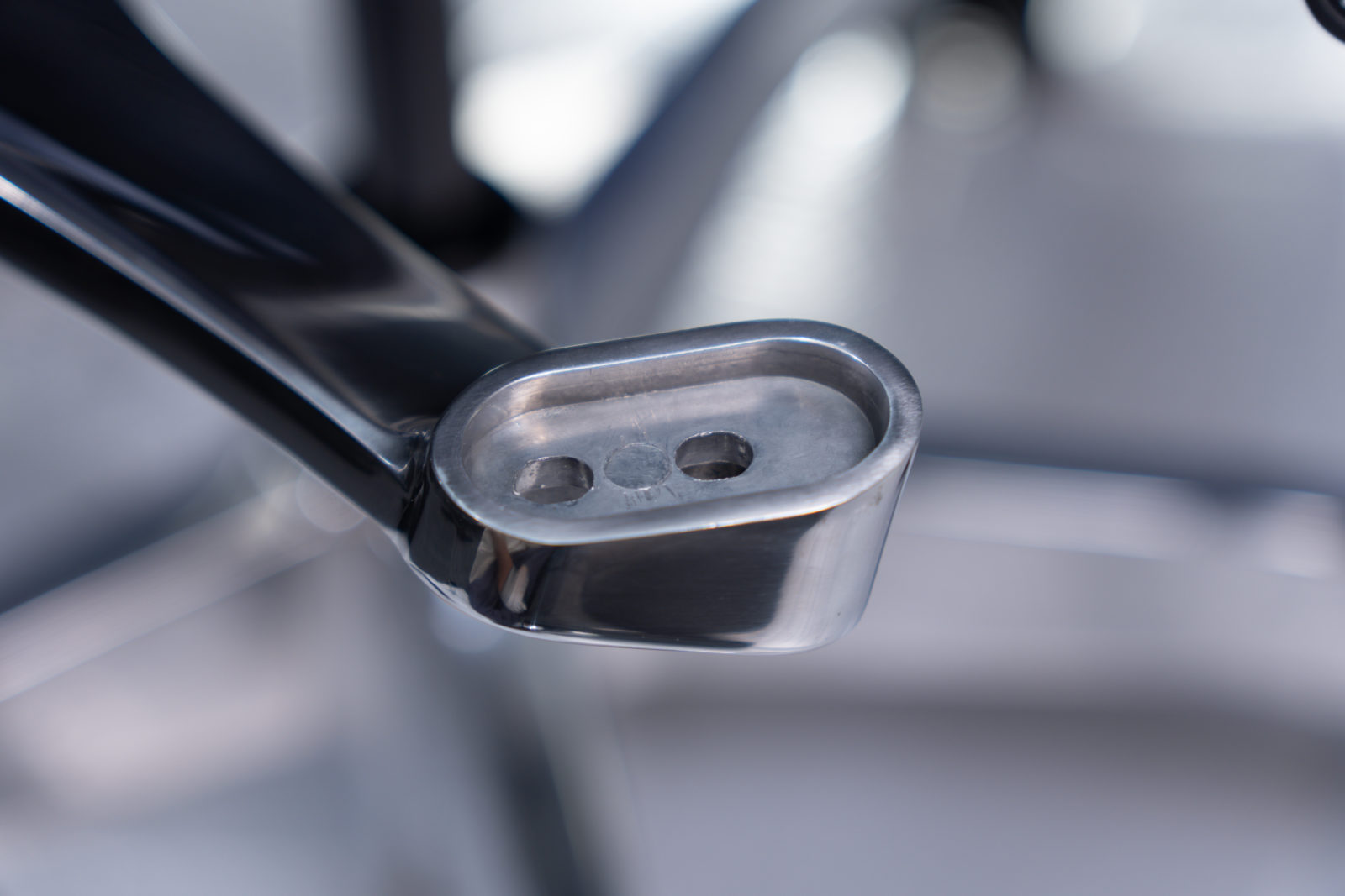 Rasical Chair Elite アームレスト接続部