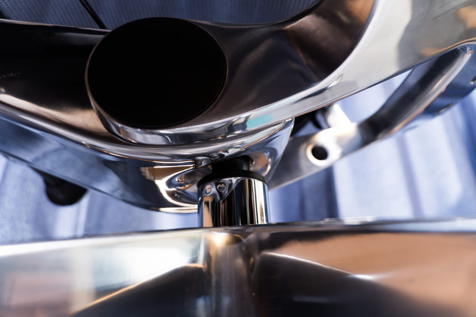 COFO Chair Premium 2 脚部と座面の接合